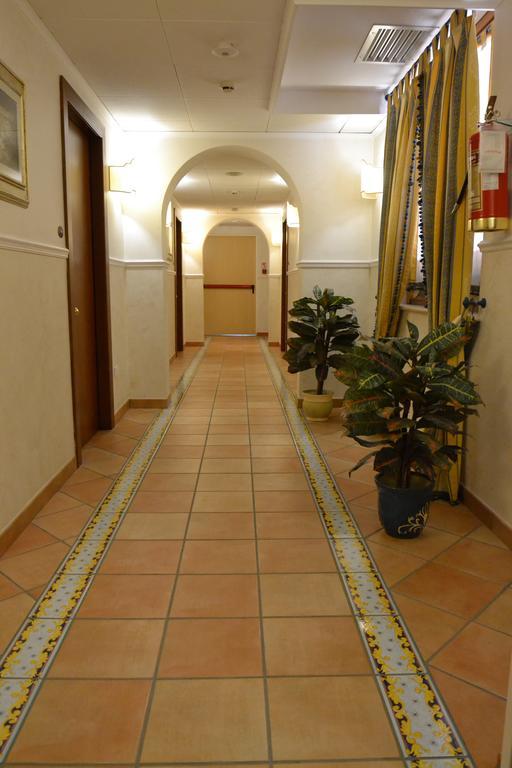 Villa Luigi Hotel & Restaurant Nuova Gestione Villa Rosa Di Martinsicuro Buitenkant foto