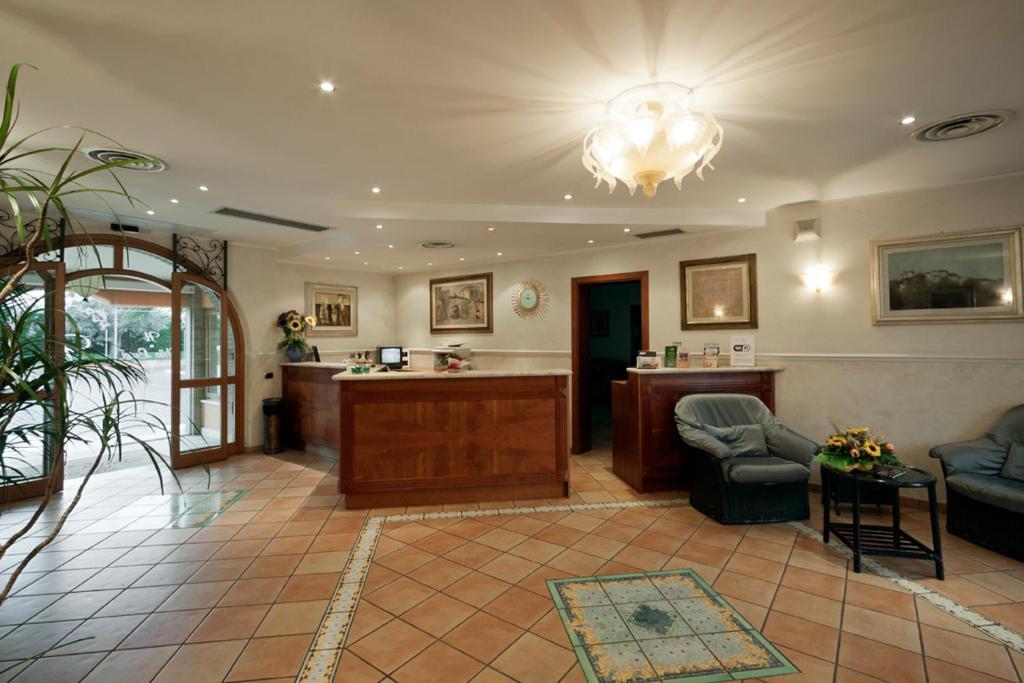 Villa Luigi Hotel & Restaurant Nuova Gestione Villa Rosa Di Martinsicuro Buitenkant foto