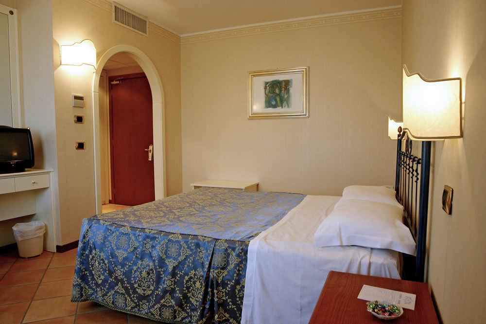 Villa Luigi Hotel & Restaurant Nuova Gestione Villa Rosa Di Martinsicuro Buitenkant foto