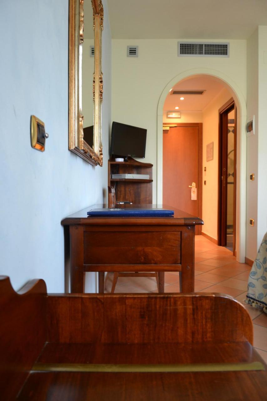 Villa Luigi Hotel & Restaurant Nuova Gestione Villa Rosa Di Martinsicuro Buitenkant foto
