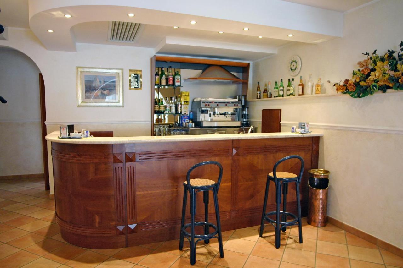Villa Luigi Hotel & Restaurant Nuova Gestione Villa Rosa Di Martinsicuro Buitenkant foto